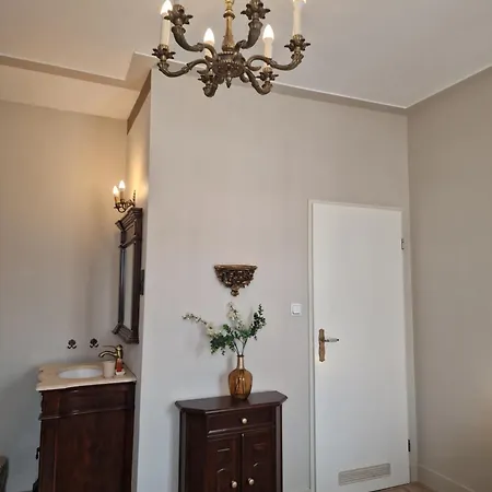 大海和山丘膳食公寓