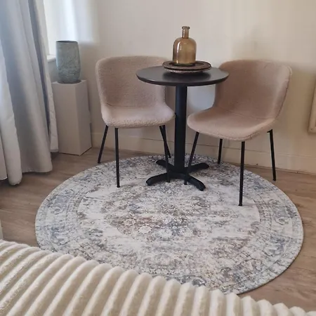 大海和山丘膳食公寓