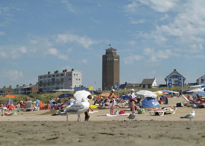 大海和山丘膳食公寓