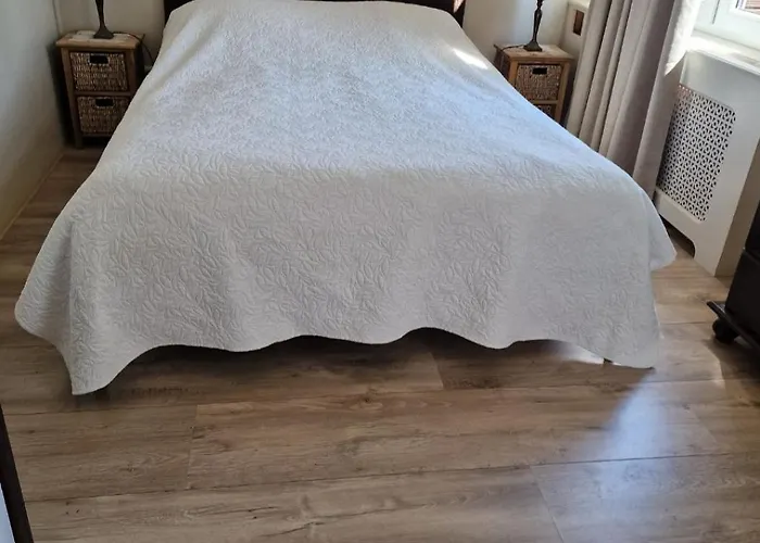 大海和山丘膳食公寓