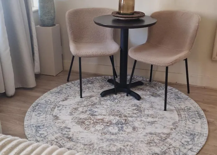 大海和山丘膳食公寓