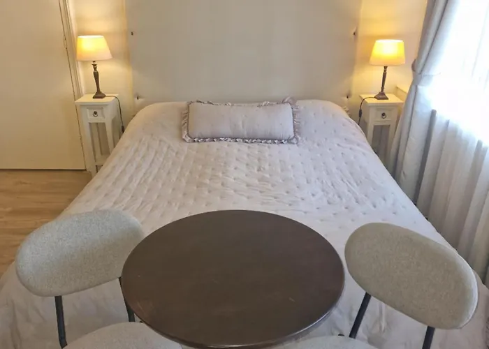 大海和山丘膳食公寓